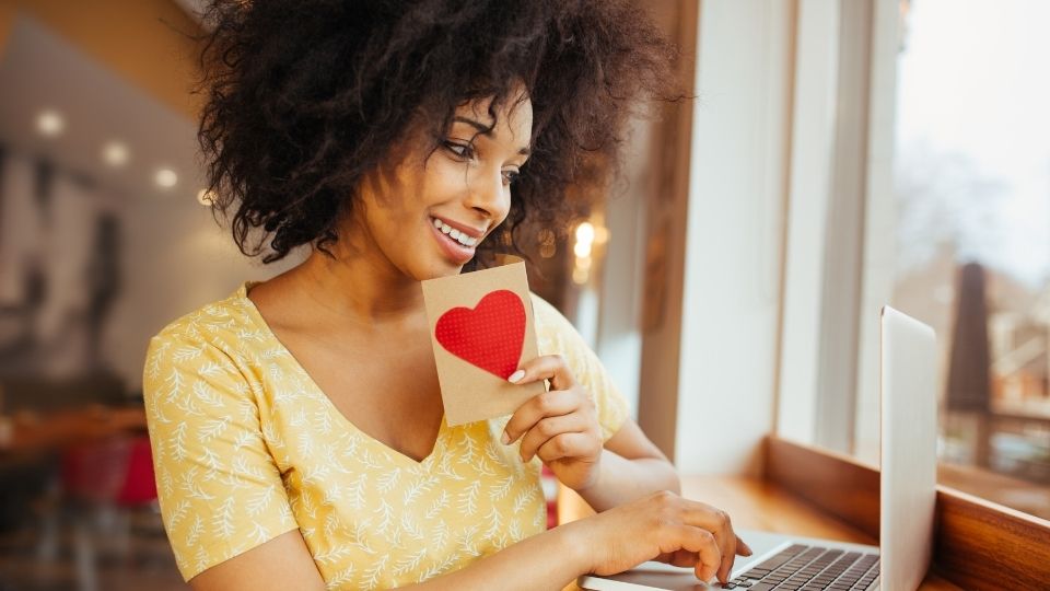 Online Romance: A Modern Strategy to Result Love.